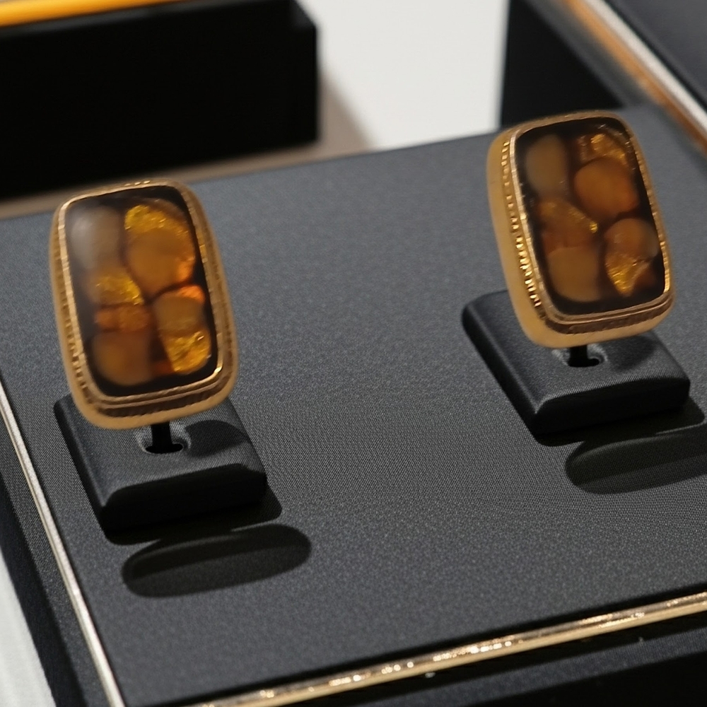 Kenneth Cole Gold Tone With Brown Center Earrings
